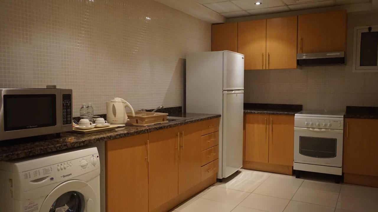 Aparthotel Golden Tulip Sharjah Esterno foto