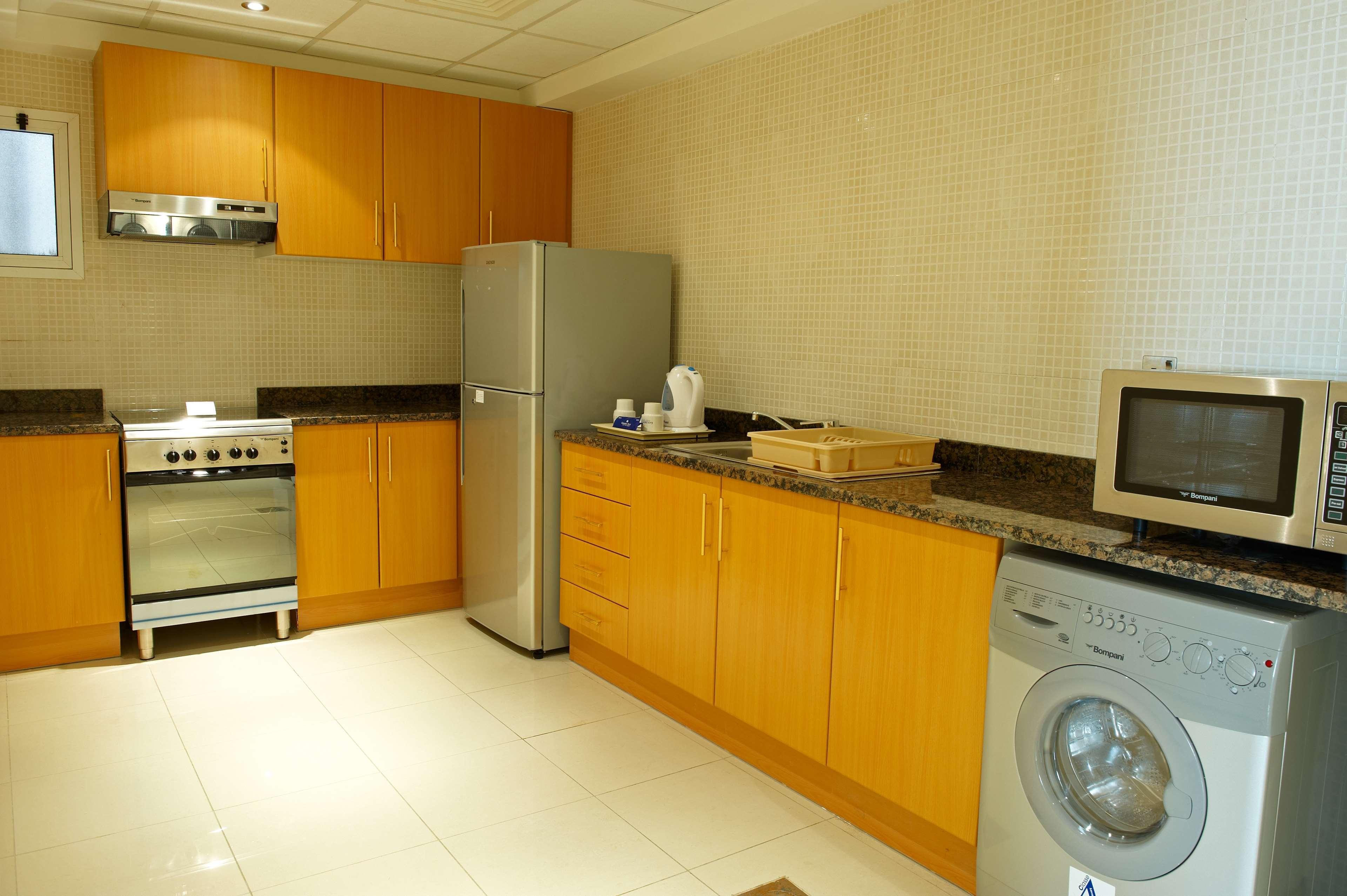 Aparthotel Golden Tulip Sharjah Esterno foto