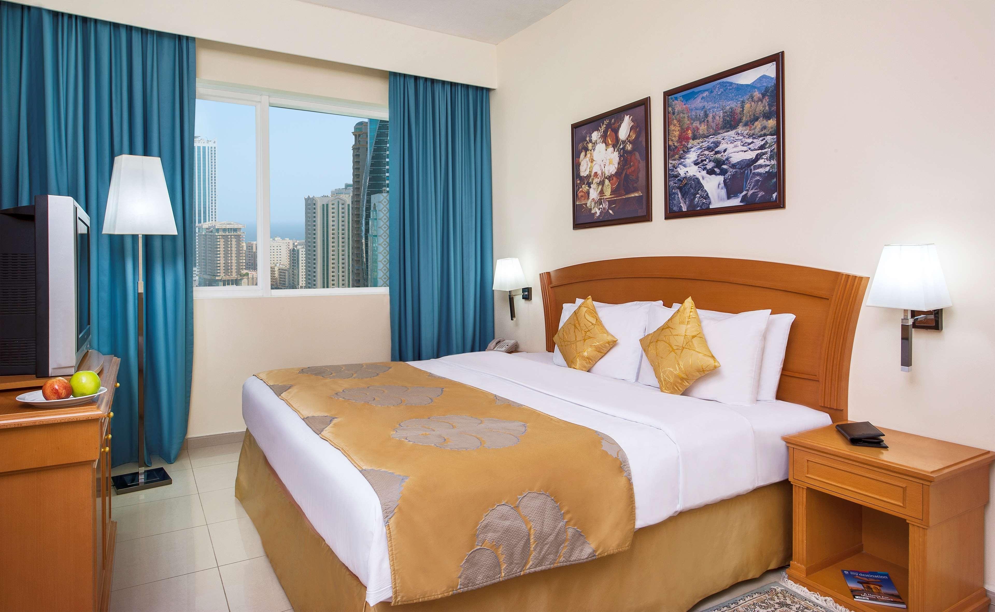 Aparthotel Golden Tulip Sharjah Esterno foto