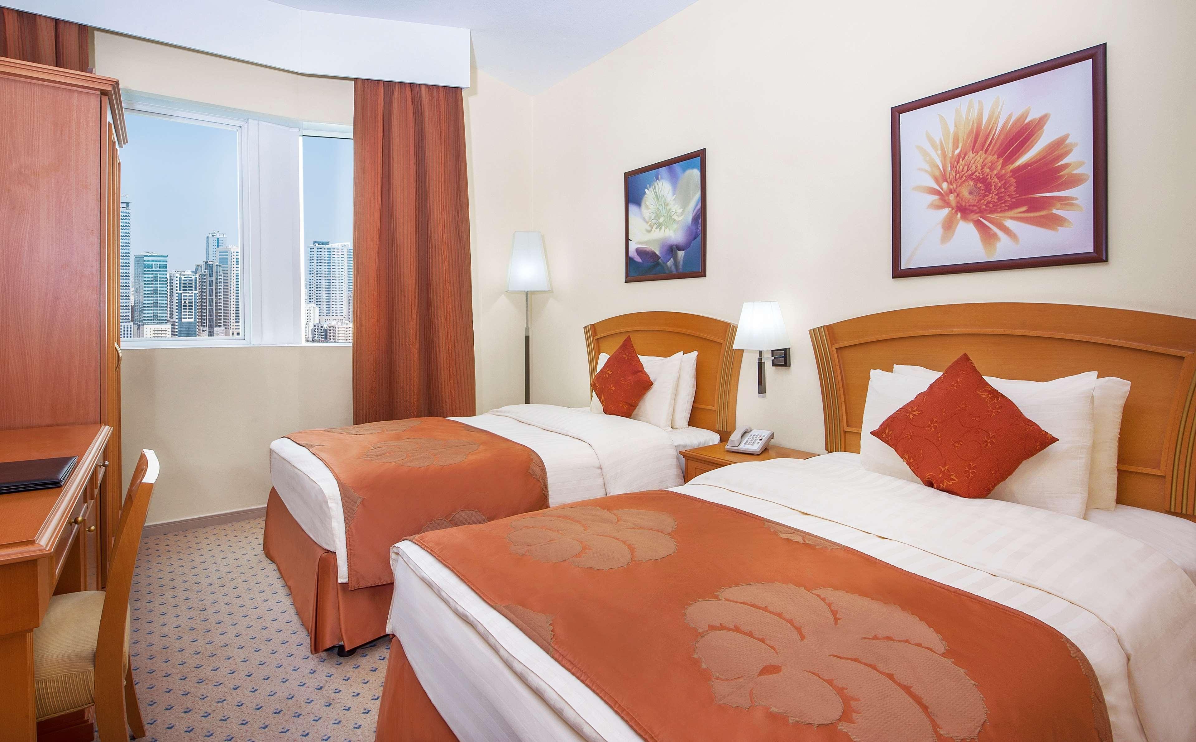 Aparthotel Golden Tulip Sharjah Esterno foto