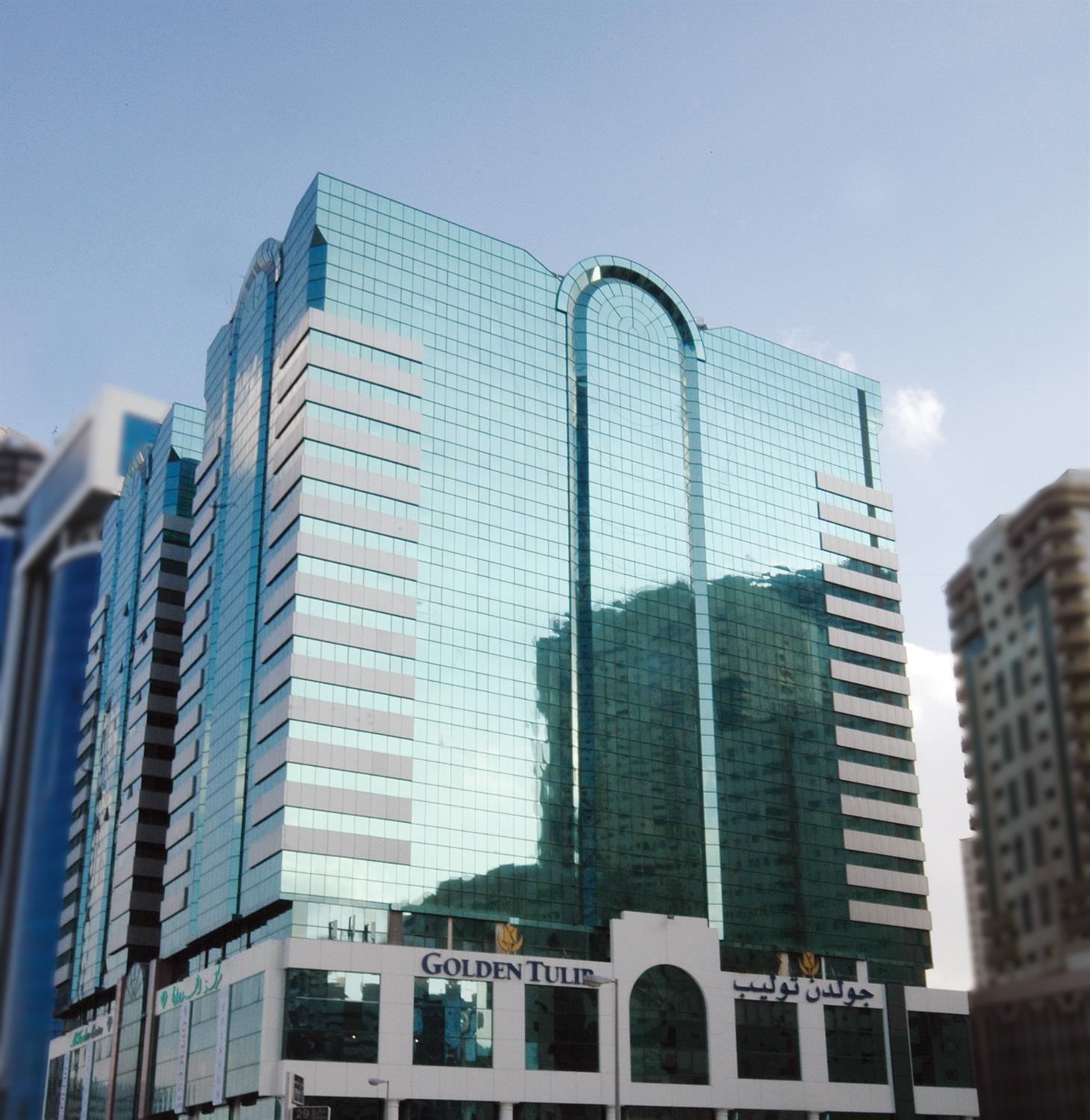 Aparthotel Golden Tulip Sharjah Esterno foto