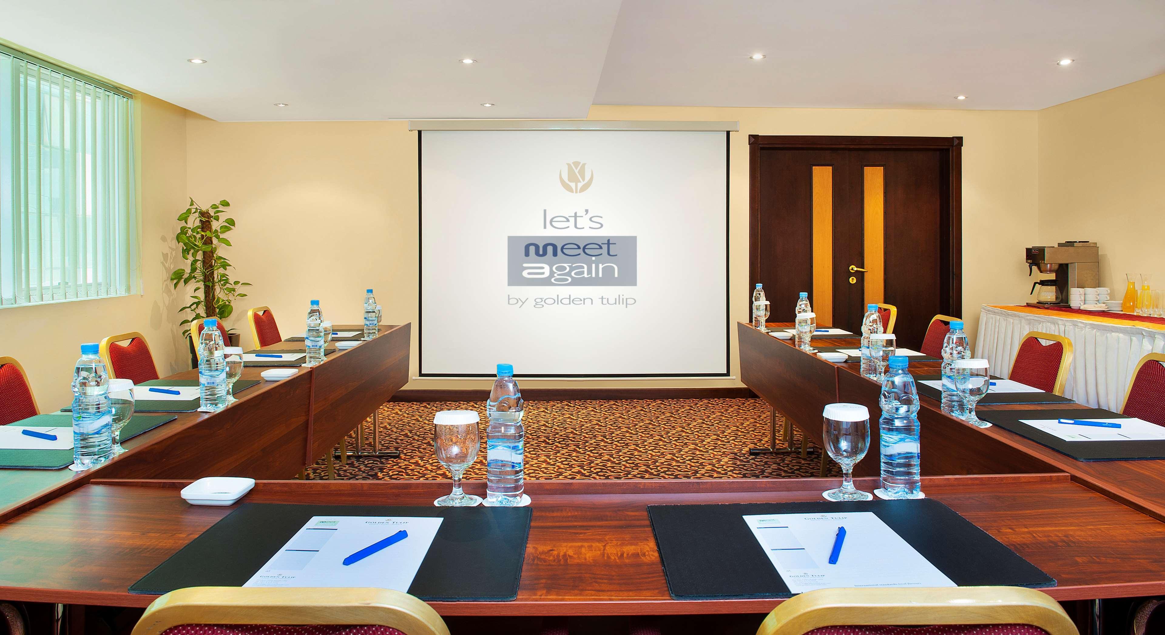Aparthotel Golden Tulip Sharjah Esterno foto