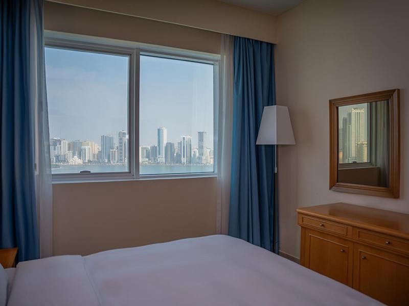 Aparthotel Golden Tulip Sharjah Esterno foto