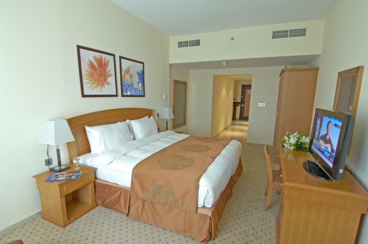 Aparthotel Golden Tulip Sharjah Esterno foto
