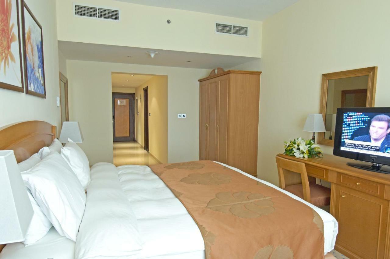 Aparthotel Golden Tulip Sharjah Esterno foto