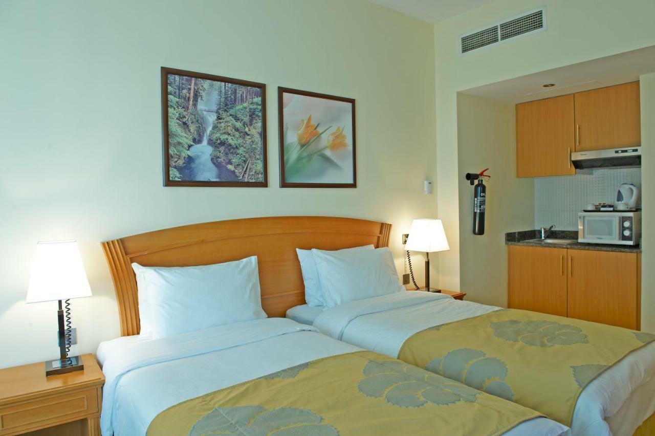 Aparthotel Golden Tulip Sharjah Esterno foto