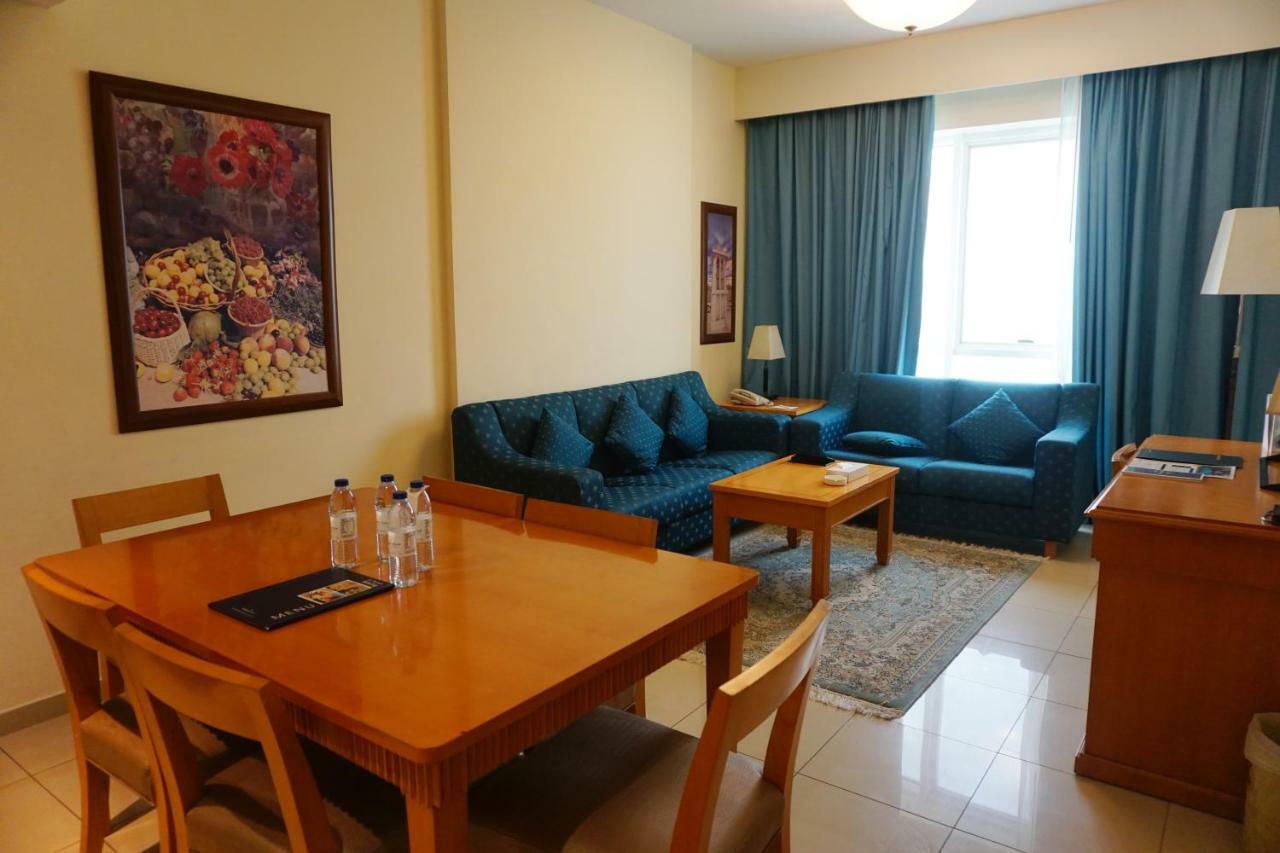 Aparthotel Golden Tulip Sharjah Esterno foto