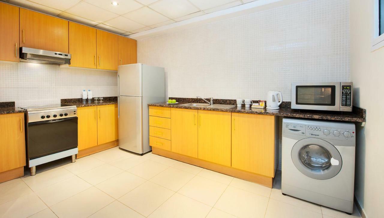 Aparthotel Golden Tulip Sharjah Esterno foto